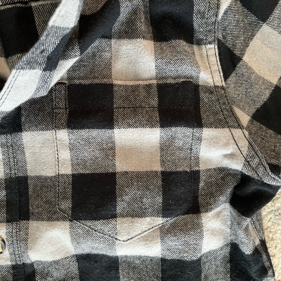 Flannel long sleeve button up - Picture 3 of 4